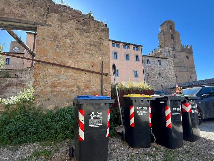 Rimossi in centro 7 bidoni su 10:  il Comune lavora anche a sistemi di schermatura per ridurre l&rsquo;impatto visivo