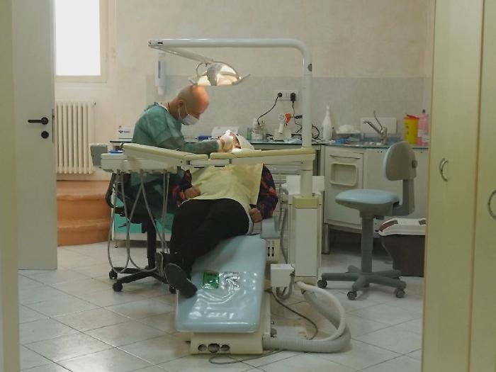 Dentista solidale a Citt&agrave; di Castello, in un anno erogate pi&ugrave; di 500 prestazioni