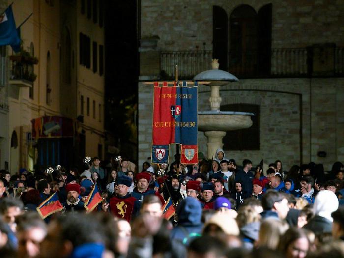 Tutto pronto oggi per dare il via al Calendimaggio: la Nobilissima e la Magnifica tornano a sfidarsi