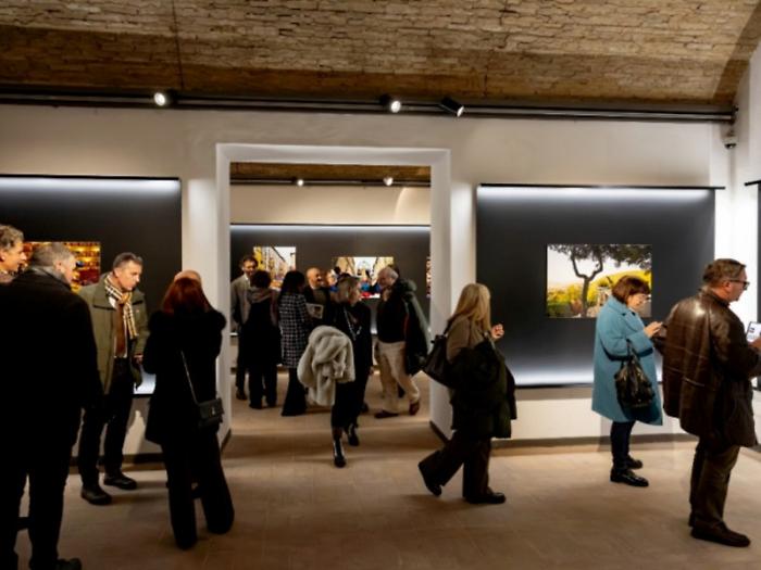 Montefalco, oltre 13 mila visitatori per Steve McCurry: prorogata la mostra fino al 5 luglio