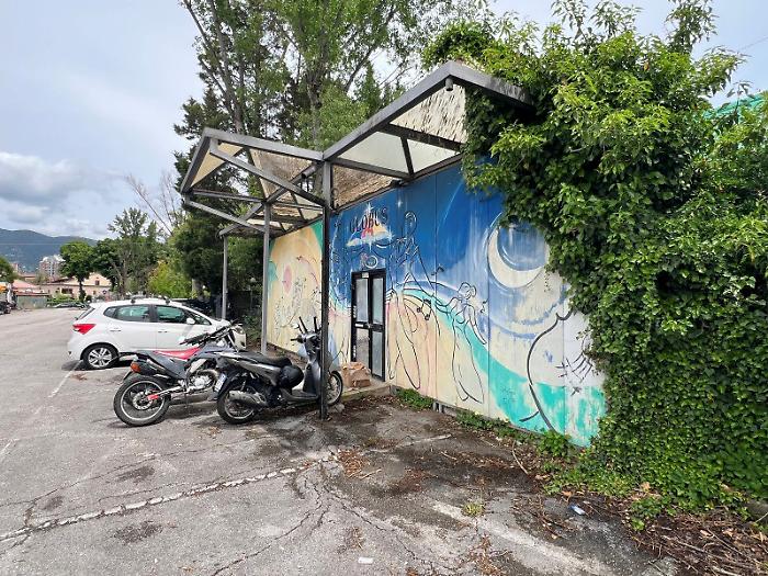 Tracce di bivacchi al Globus Tenda Va: a vuoto la ricerca di investitori
