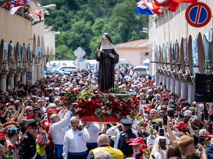 Premio di Santa Rita a tre madri esempio di amore oltre il dolore