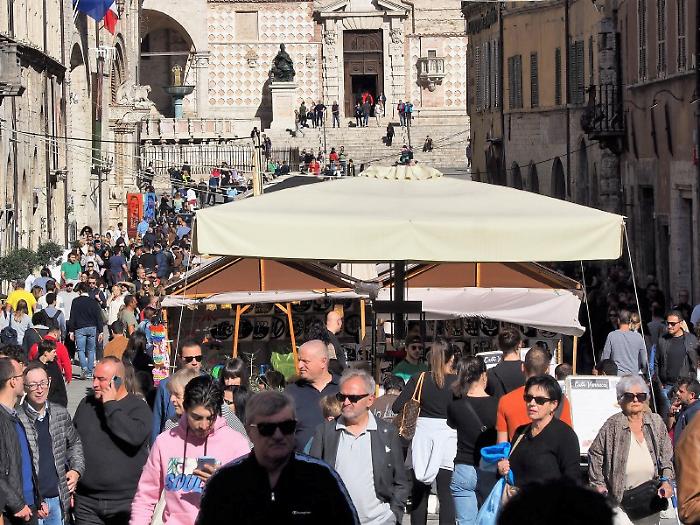 Quasi 200 mila visitatori nei ponti di primavera: arrivano dagli Usa e da Roma
