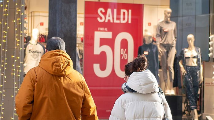 Saldi invernali in Umbria, ecco quando inizieranno e quanto dureranno. Il calendario regione per regione 