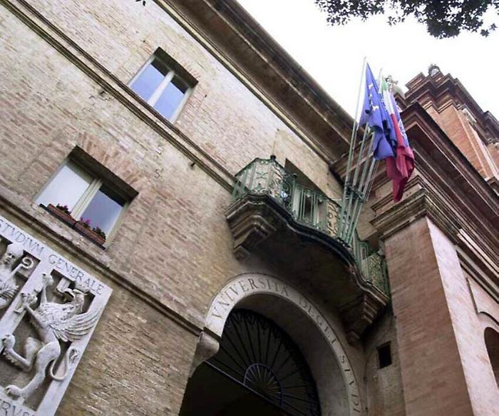 Perugia, aumentano gli stipendi ai vertici dell'Università: il rettore guadagna 137 mila euro