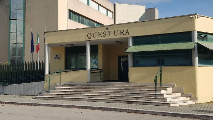 Rimpatriato un pluripregiudicato nigeriano: precedenti per rapina, spaccio e resistenza a pubblico ufficiale