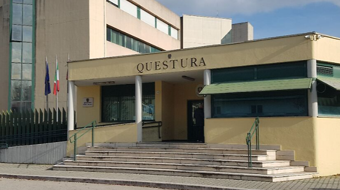 Furti ai passeggeri di un treno fra Roma e Terni: arrestato 31enne