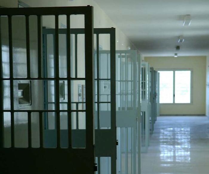 Maltrattava la madre anziana con cui conviveva: in carcere un 45enne 