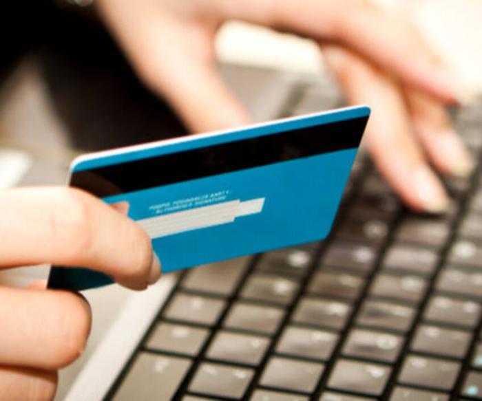 Acquista online un motore per veicolo a 900 euro ma era una truffa: denunciate tre persone 