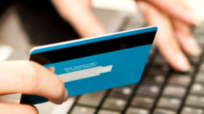 Finto venditore induce acquirente a condividere dati sensibili per aprire conto PayPal illegale: denunciato 22enne