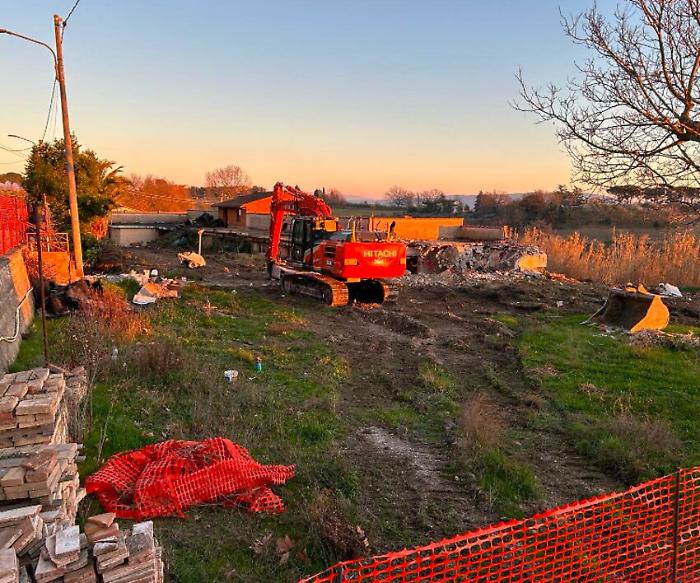 Perugia, iniziata la demolizione del Norman. Addio alla storica discoteca. Bifamiliare al suo posto