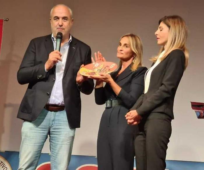 Deruta, il premio Braccio Fortebraccio alle personalità che diffondono i valori umbri nel mondo