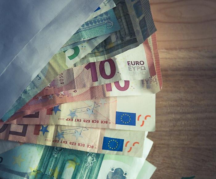 Soldi, famiglie italiane  più indebitate: cresce il rischio di finire nella trappola degli strozzin