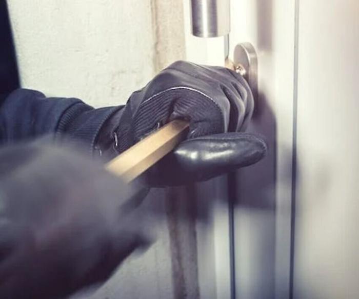 Umbertide, colpo dei ladri a segno in un appartamento: rubati oggetti di valore per oltre mille eur