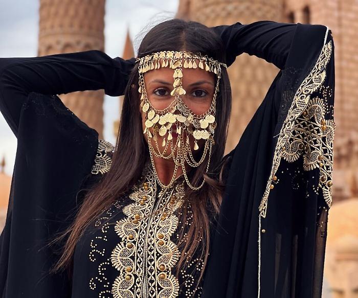 Terni, Sogno d'oriente per Sara Tommasi. Tanti progetti in arrivo per la showgirl