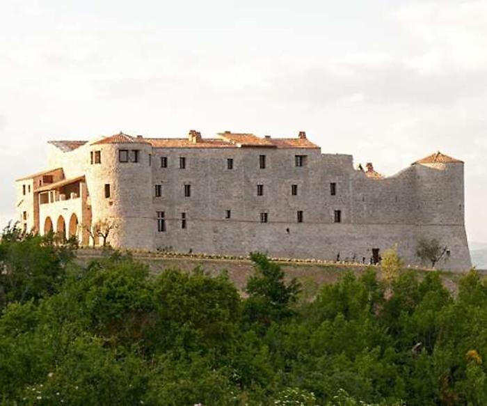 Perugia, venduto il castello di Procopio. Ospitò le vacanze di Elton John, Hugh Grant e Ferragnez