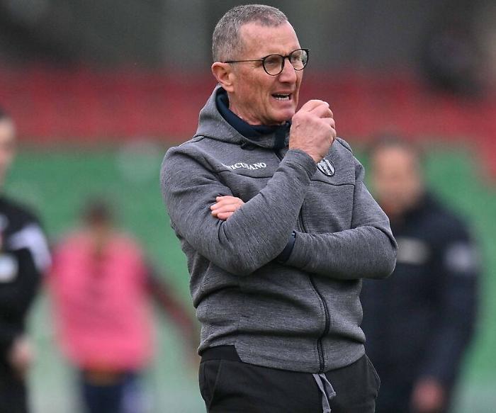 Fere, esonerato Lucarelli, panchina ad Andreazzoli