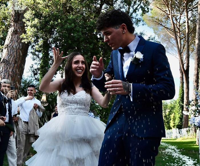 Il matrimonio di Blind con Greta a Deruta: location, abiti e fiori. A sposarli &egrave; il sindaco Romizi