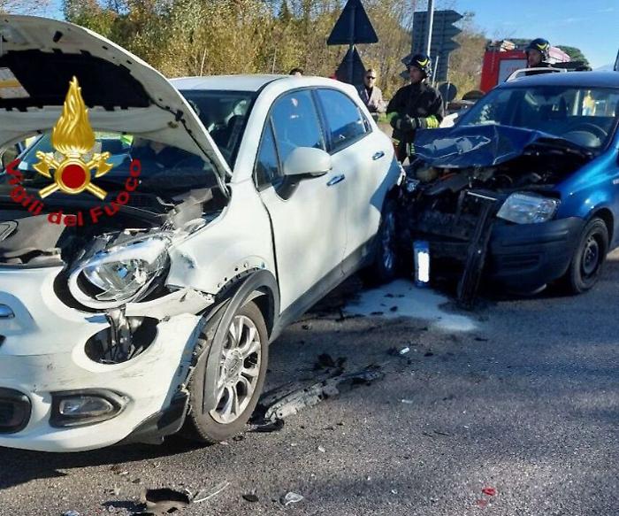 Perugia, incidente stradale a Collestrada. Coinvolte tre auto: soccorso un ferito dal 118