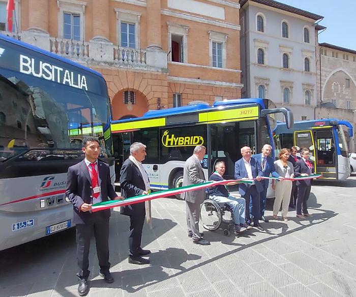 Foligno, presentati 71 nuovi autobus per l'Umbria. Investiti 14 milioni. Ecco dove faranno servizio