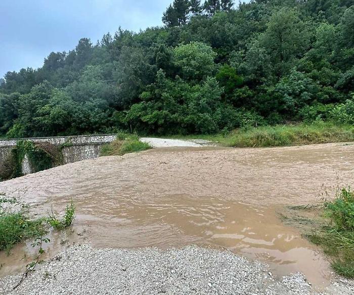 Bomba d'acqua, famiglie isolate in zona Castelluccio