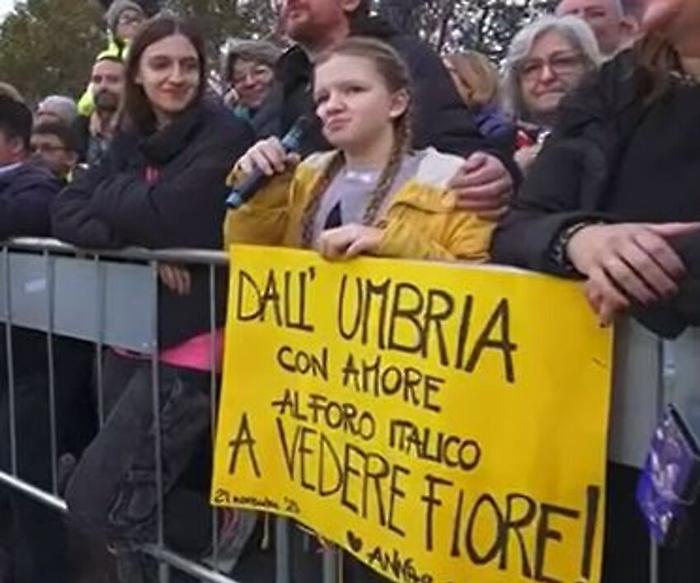 Bettona, Linda strega Fiorello a Viva Rai 2. Antonella Clerici aspetta la bimba a The voice kids