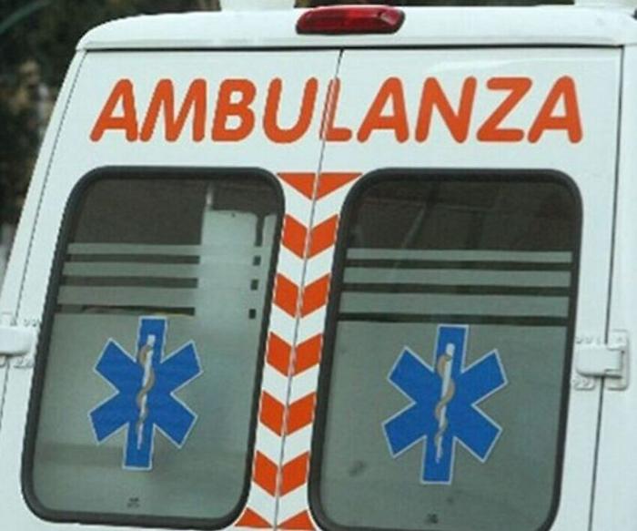 Muore cadendo dal balcone di casa, tragedia a Terni. L'uomo aveva 85 anni, inutili i soccorsi