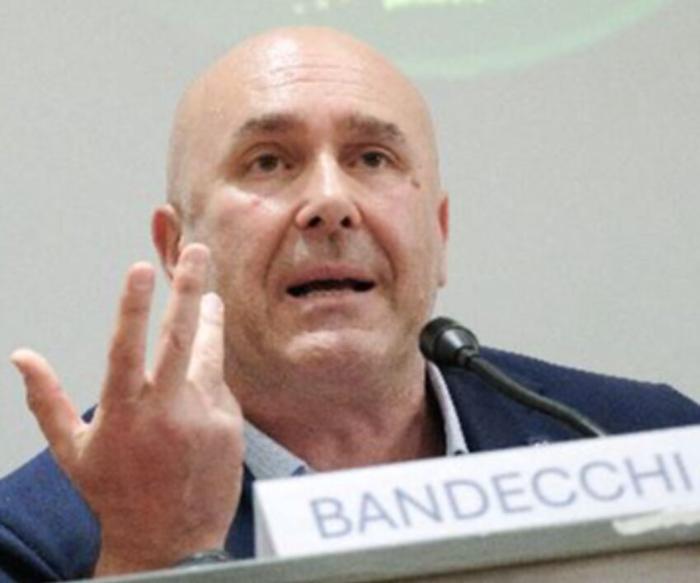 Bandecchi contro La Repubblica: "Era grande con Scalfari, oggi non è utile manco per il fuoco"