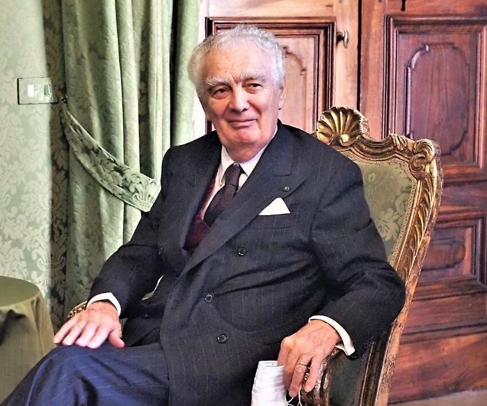 Terni, il Cavaliere Arvedi per il suo onomastico dona 400 euro ai dipendenti. Il messaggio