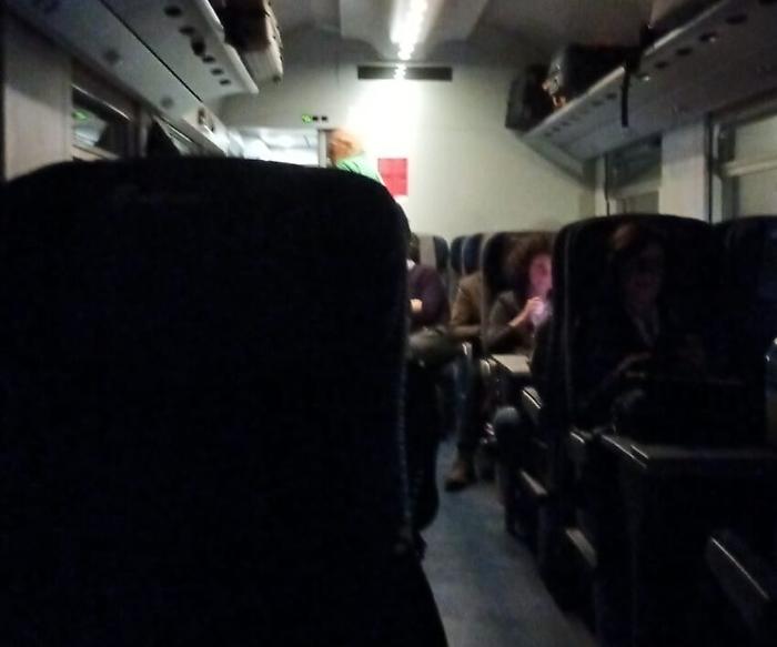 Caos nei treni: IC 580 bloccato in galleria