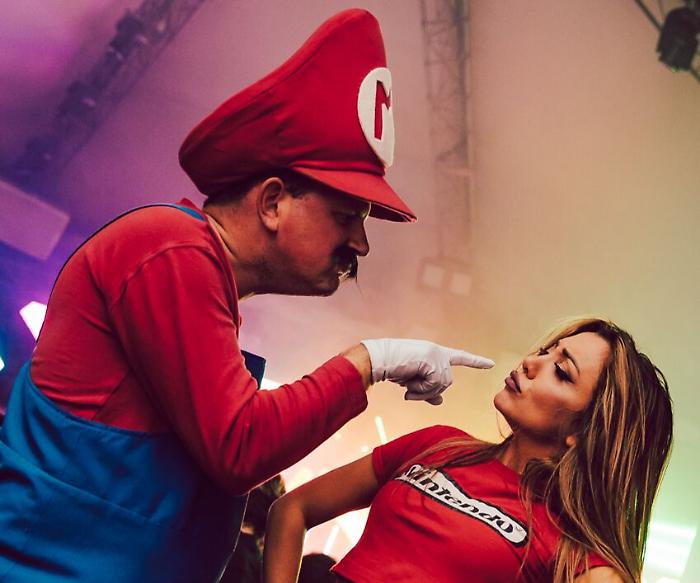 Assisi, a Rivotorto si balla la musica anni '90 alla discoteca Pocoloco con Spiderman e Mario Bros