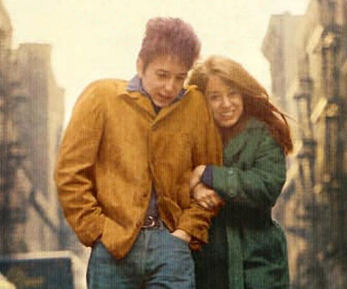 Bob Dylan e le donne, una vita tra amori segreti, matrimoni, divorzi e figli. La storia di Perugia