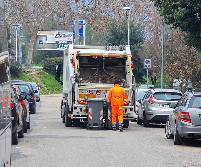 Multe per il flop della raccolta differenziata: scontro legale tra Regione e Auri