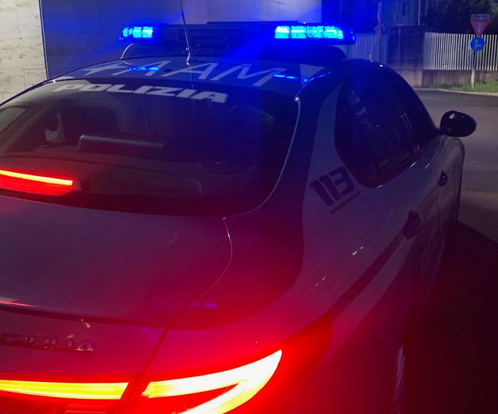 Terni, violenta aggressione in piazza San Francesco, poi spacca gli arredi in Questura. Ecco cosa &egrave; successo