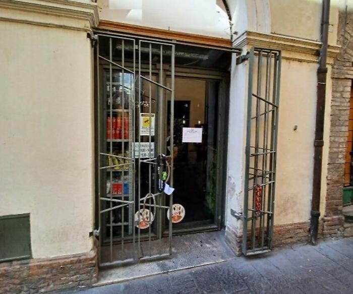 Terni, ha venduto alcol a minorenni: scatta la multa per il titolare. Locale chiuso per 15 giorni