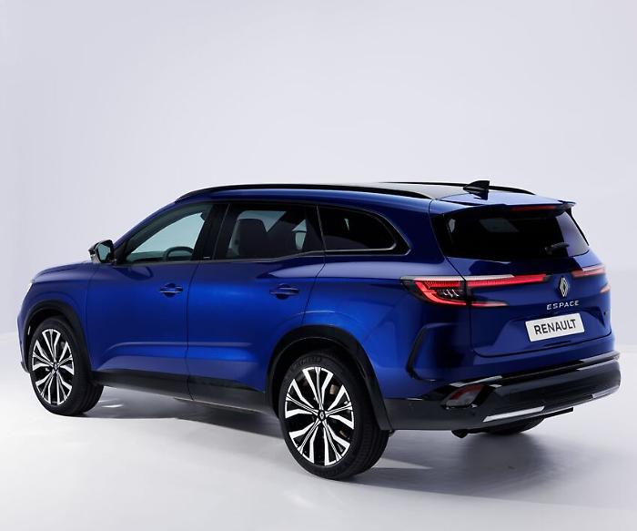 La prova di guida: Renault Espace cambia aspetto, ma &egrave; sempre Espace