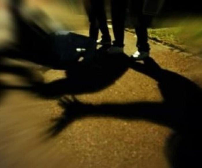 Perugia, picchiato e accoltellato fuori dal bar. Finisce inospedale con fratture e ferite da taglio