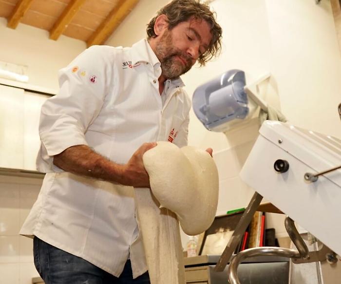 Perugia, champagne e pizza: lo chef Pietro Marchi racconta come &egrave; nata l'idea
