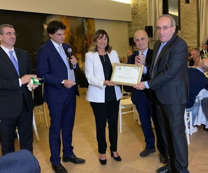 Umbria, lotta ai tumori. Caforio: "Così aiutiamo famiglie e ricerca". Riconoscimento a Fausto Roila