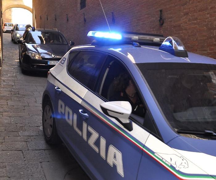 Furti e riciclaggio Polizia
