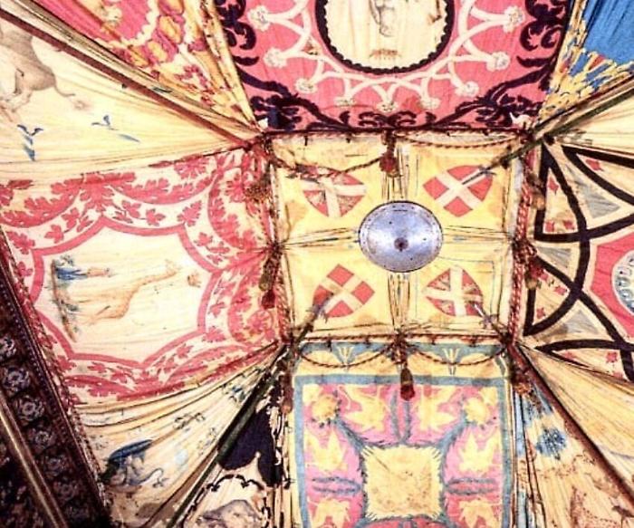 Siena, bandiere ottocentesche dello Stibbert in un magazzino. Piccinni: "Il Comune le richieda"