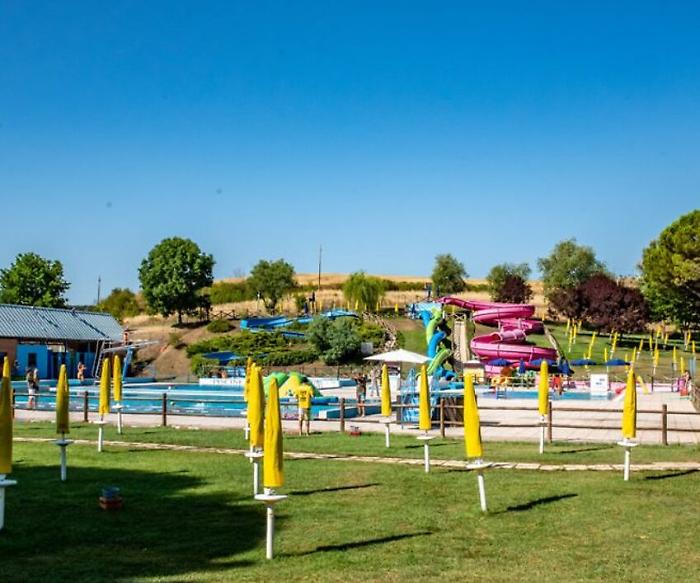 Tutti in piscina per sopravvivere al caldo torrido in Umbria: ingressi in aumento anche del 30 per cento