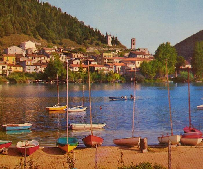 Terni, turisti e cittadini conquistati dal lago di Piediluco. Sold out per hotel e ristoranti