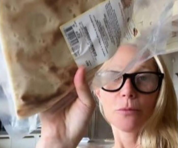Gwyneth Paltrow in Umbria, prepara la colazione al marito: torta al testo, salsiccia e bacon