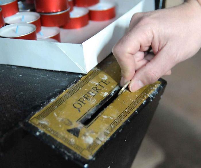 Perugia, entrano in chiesa di notte e portano via le offerte destinate ai poveri. Caccia ai ladri