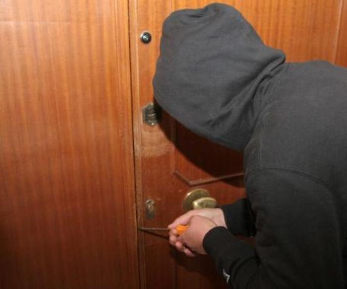 Umbertide, ladri scatenati si intrufolano nelle abitazioni nel tardo pomeriggio: raffica di furti