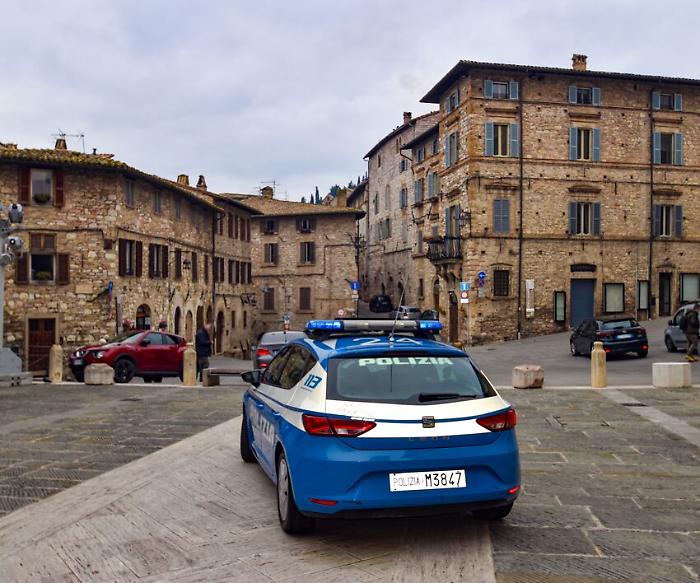 Assisi, lite in un appartamento: aggressioni e botte. Interviene la polizia