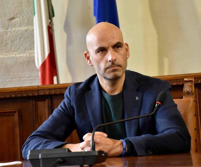 Città di Castello, brucia rimessa con l'amianto. Ordinanza del sindaco per tutelare la salute