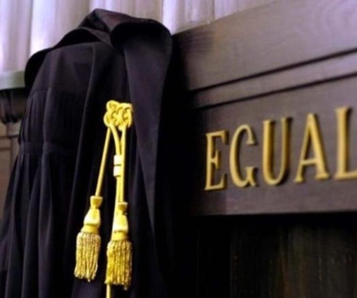 Cortona, ottantenne si sente in pericolo e spara con fucile a canne mozze: assolto