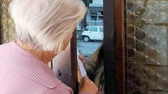 Terni, truffatrice si presenta a casa di un'anziana di 88 anni per ritirare soldi e gioielli ma trova la polizia e finisce in manette